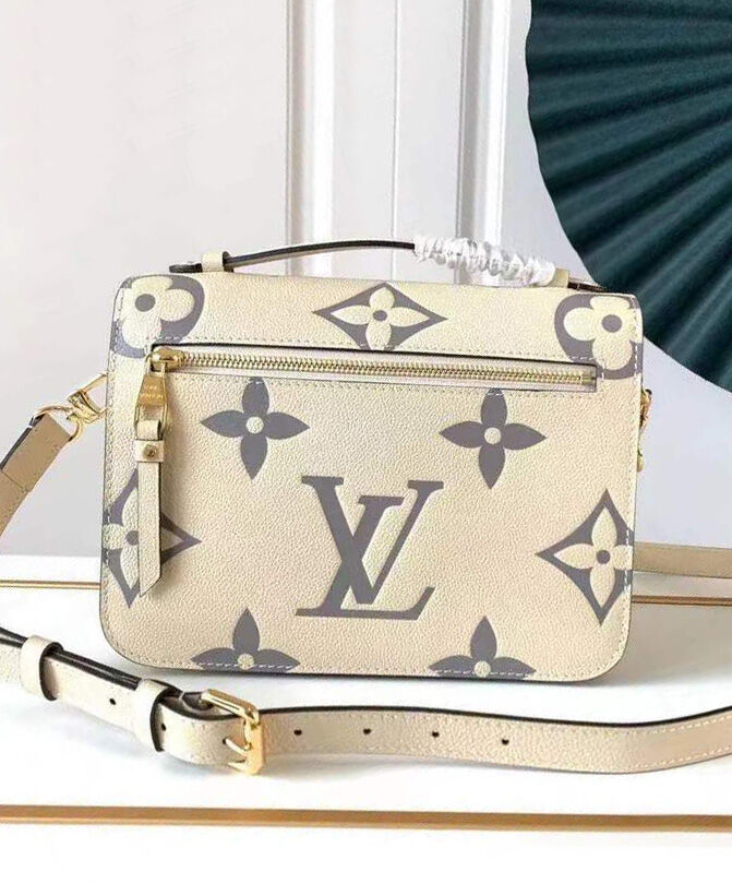 Louis Vuitton Pochette Metis Exclusively Online M45596 Cream